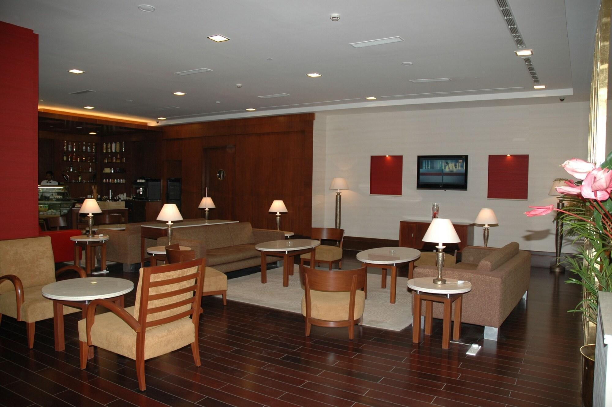 Radisson Hotel Varanasi Exterior foto