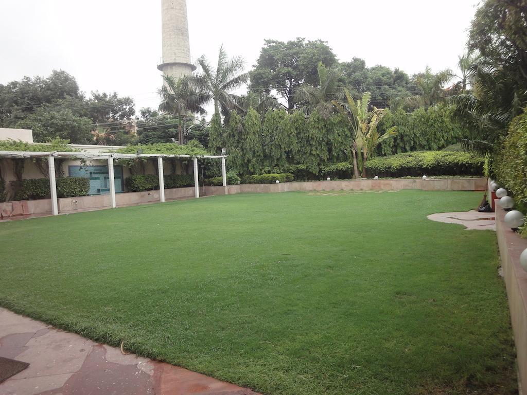 Radisson Hotel Varanasi Exterior foto